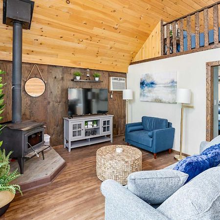 Quaint Loft Cabin W Hot Tub, Firepit, Deck & Grill Hedgesville Exteriér fotografie