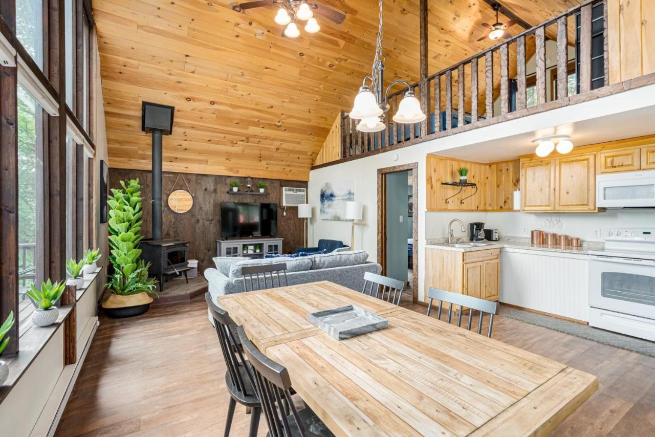 Quaint Loft Cabin W Hot Tub, Firepit, Deck & Grill Hedgesville Exteriér fotografie