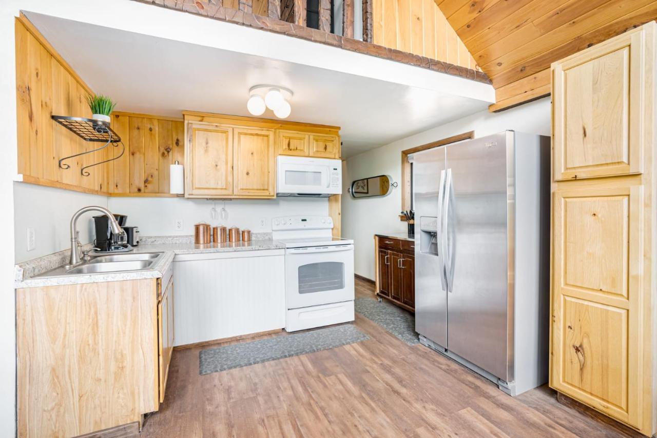 Quaint Loft Cabin W Hot Tub, Firepit, Deck & Grill Hedgesville Exteriér fotografie