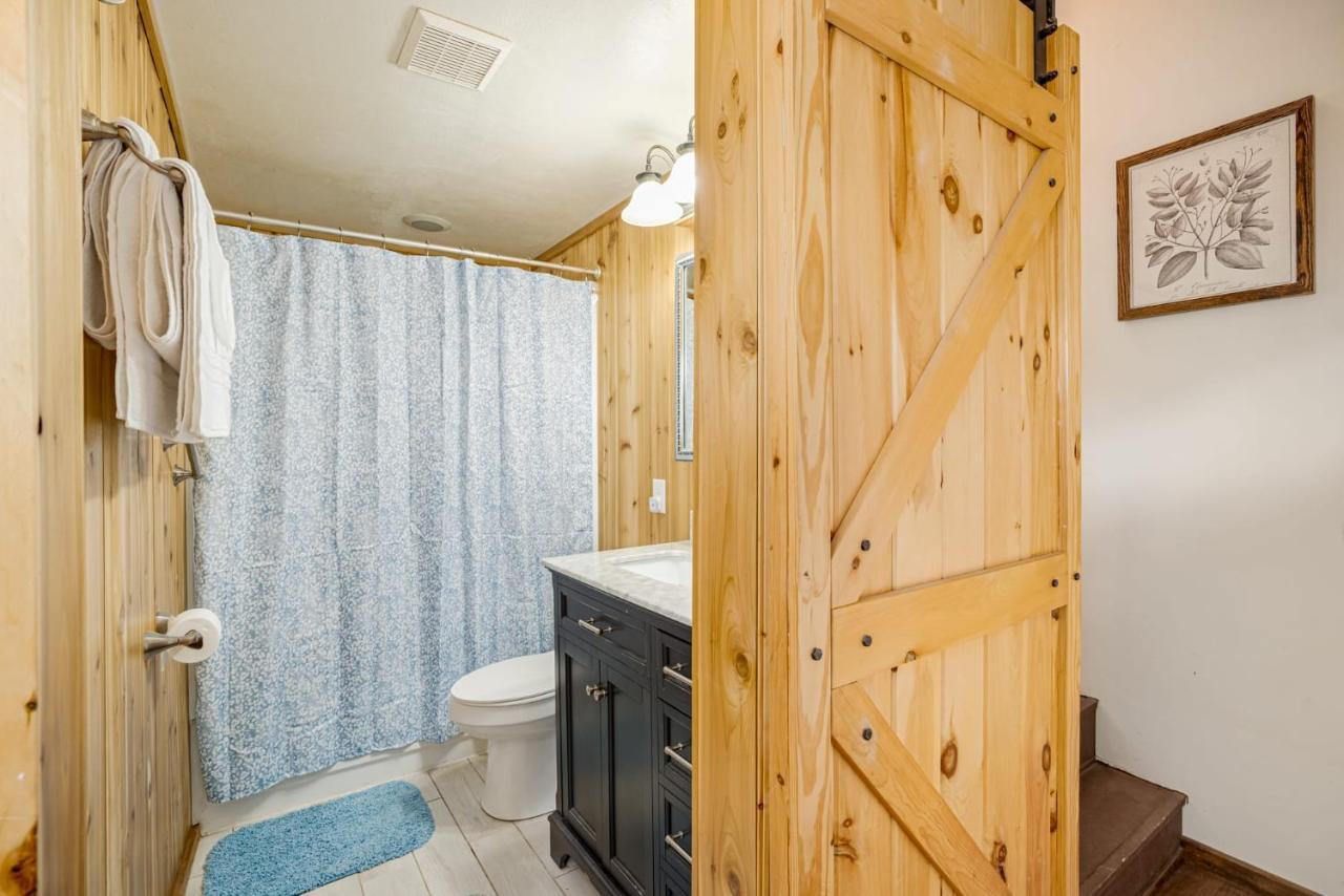 Quaint Loft Cabin W Hot Tub, Firepit, Deck & Grill Hedgesville Exteriér fotografie