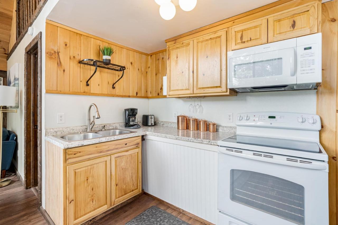 Quaint Loft Cabin W Hot Tub, Firepit, Deck & Grill Hedgesville Exteriér fotografie