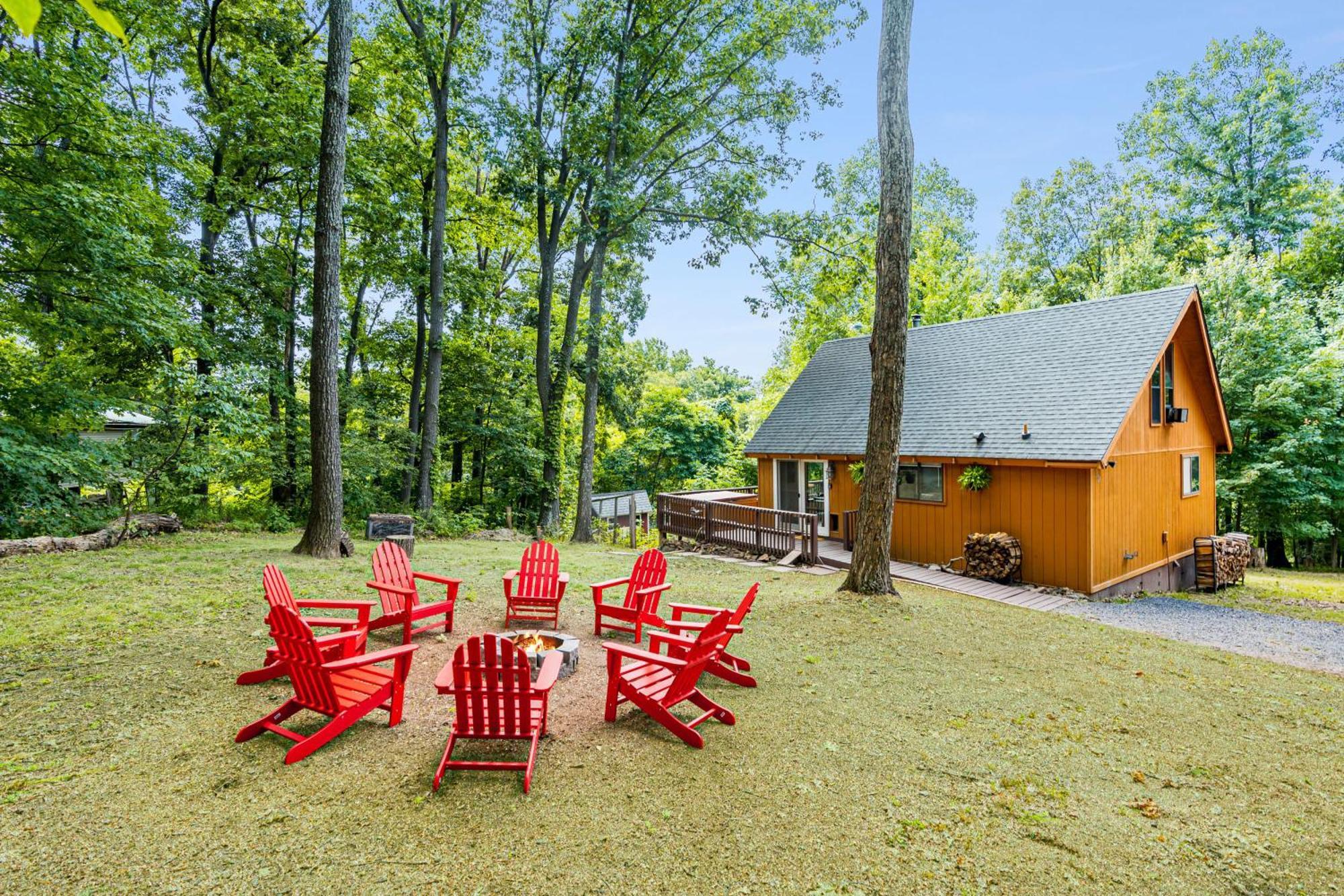 Quaint Loft Cabin W Hot Tub, Firepit, Deck & Grill Hedgesville Exteriér fotografie
