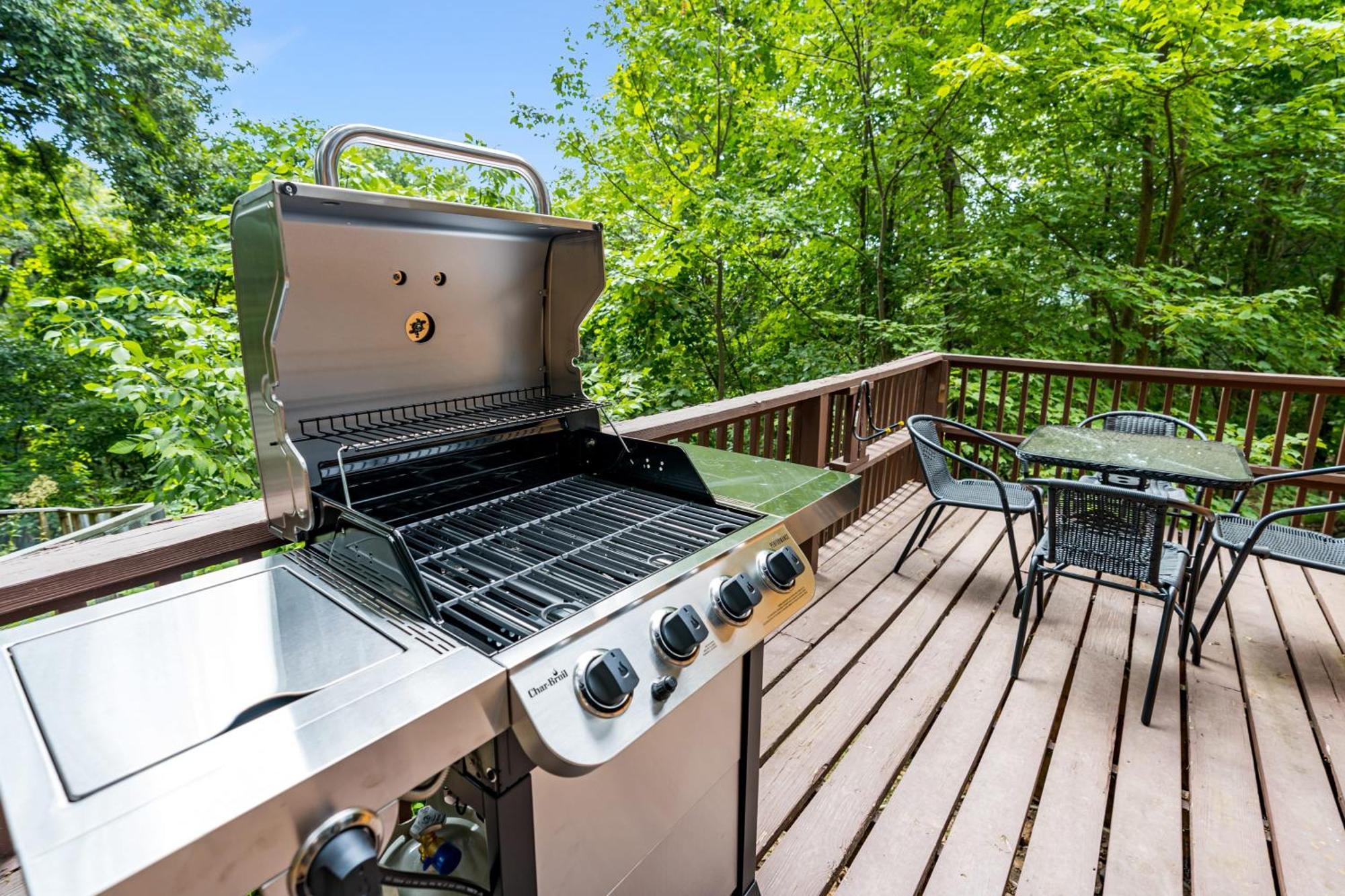 Quaint Loft Cabin W Hot Tub, Firepit, Deck & Grill Hedgesville Exteriér fotografie