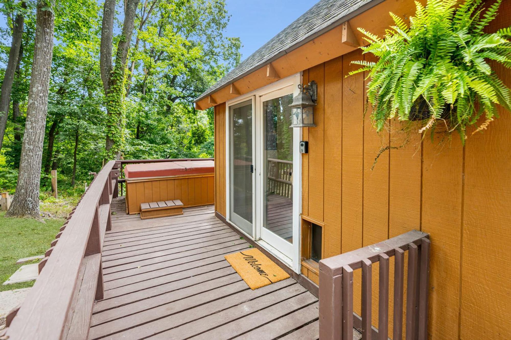 Quaint Loft Cabin W Hot Tub, Firepit, Deck & Grill Hedgesville Exteriér fotografie