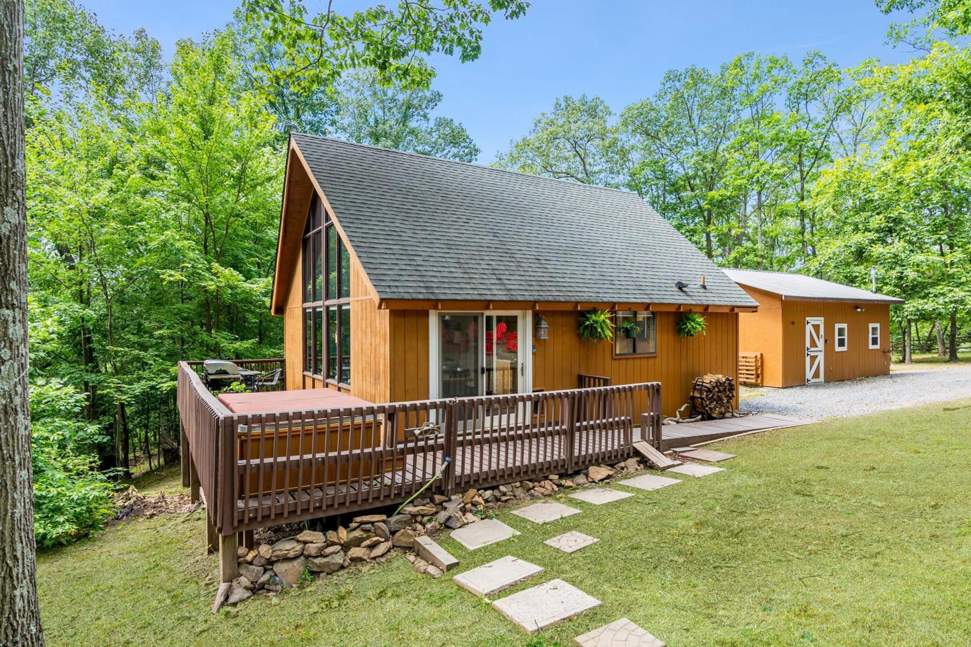 Quaint Loft Cabin W Hot Tub, Firepit, Deck & Grill Hedgesville Exteriér fotografie