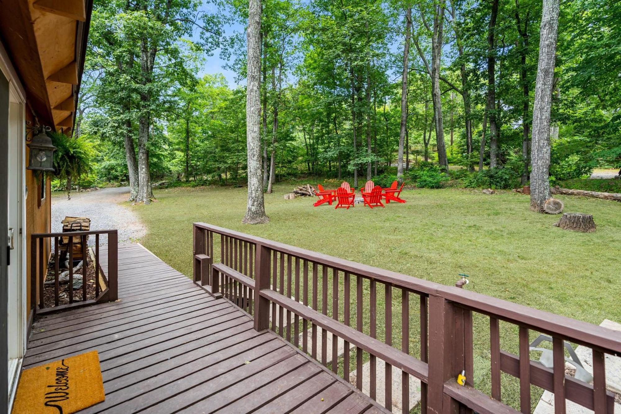 Quaint Loft Cabin W Hot Tub, Firepit, Deck & Grill Hedgesville Exteriér fotografie
