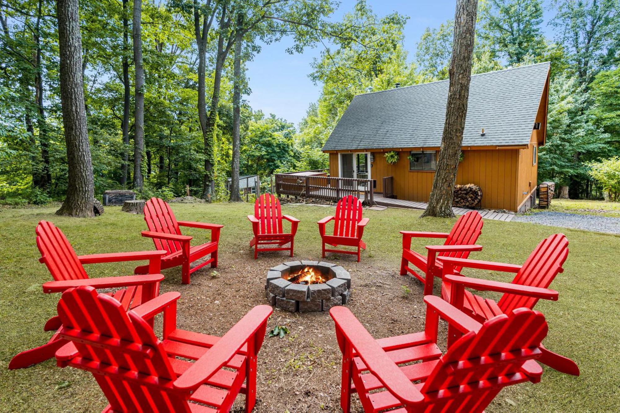 Quaint Loft Cabin W Hot Tub, Firepit, Deck & Grill Hedgesville Exteriér fotografie